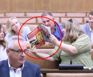 06.09.2022., Zagreb - Nakon sto nisu uspjeli nemetnuti izvanrednu sjednicu Sabora, klubovi zastupnika oporbenih stranka odrzavaju zajednicku sjednicu, na kojoj ce dogovoriti zajednicko djelovanje vezano uz aferu izvlacenja novca iz INA-e. 
Photo: Patrik Macek/PIXSELL Photo: Patrik Macek/PIXSELL
