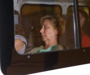 Sibensku sutkinju Maju Supe u kombiju prevoze pritvorskom nadzorniku USKOK-a u Split Photo: Dusko Jaramaz/PIXSELL