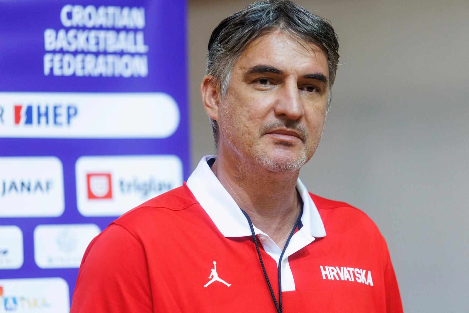 09.08.2022., Opatija - Trening hrvatskih kosarkaskih reprezentativaca u dvorani Marino Cvetkovic u Opatiji. Izbornik hrvatske reprezentacije Damir Mulaomerovic.  Photo: Nel Pavletic/PIXSELL