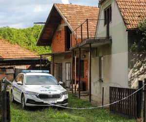 09.09.2022., Oroslavje - Policija osigurava kucu ubijenog mladica u Tvornickoj ulici te pretrazuje okolinu kako bi pronasli oruzje. Photo: Jurica Galoic/PIXSELL