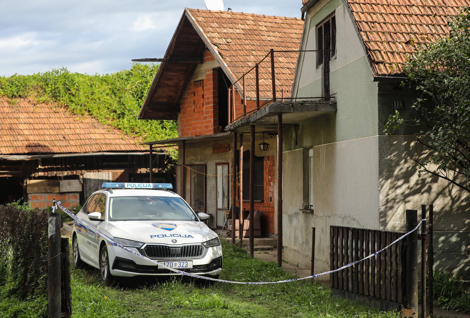 09.09.2022., Oroslavje - Policija osigurava kucu ubijenog mladica u Tvornickoj ulici te pretrazuje okolinu kako bi pronasli oruzje. Photo: Jurica Galoic/PIXSELL