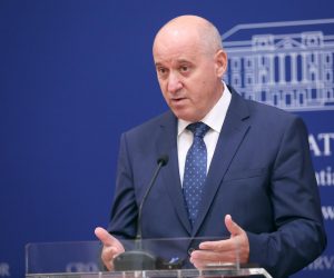 09.09.2022., Zagreb - Na konferenciji za medije Kluba zastupnika HDZ-a odrzanoj u Saboru o temi „Vladin paket mjera za zastitu kucanstava i gospodarstva od rasta cijena“ govorili su zastupnici Branko Bacic i Marko Pavic.
 Photo: Patrik Macek/PIXSELL