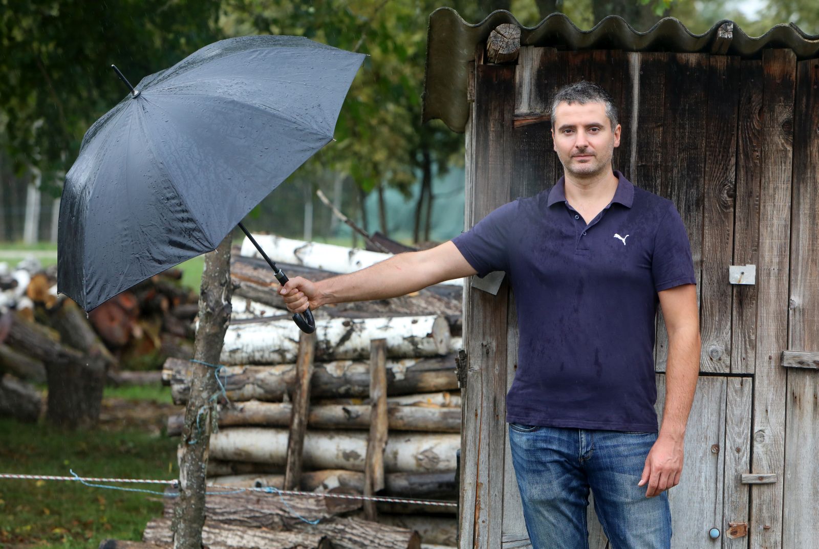 09.09.2022., Slavsko polje - Meteorolog i ekoloski aktivist Kristijan Bozarov na svom imanju u Slavskom polju gdje se uz meteorologiju bavi i uzgojem koza. Photo: Kristina Stedul Fabac/PIXSELL