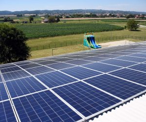 10.07.2020., Koprivnica - U sklopu projekta 'Zelena Koprivnica' otvorene su solarne elektrane na Gradskim bazenima Cerine vrijedne 750.000 kuna. Solarne ploce na krovu zgrade nazena donijeti ce znacajne ustete na rezijama. rPhoto:Damir Spehar/PIXSELL