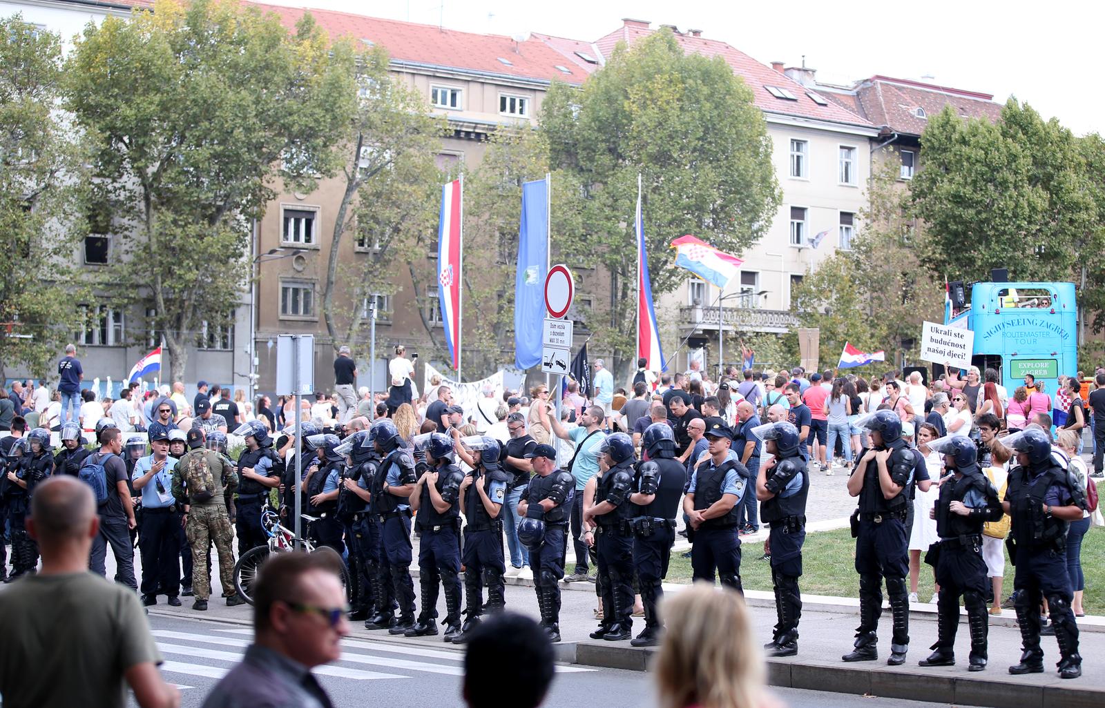 10.09.2022., Zagreb - Prosvjed "Dajemo vam otkaz" ispred sjedista HDZ-a. Photo: Matija Habljak/PIXSELL