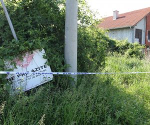 11.05.2011.Vukovar - Cisteci okucnicu bagerom Stipe Hrgovic naisao je na minu koju je aktivirao,pri cemu je zadobio teze tjelesne ozljede.Zvonko Hrgovic brat nastradalog rPhoto: Marko Mrkonjic/PIXSELL