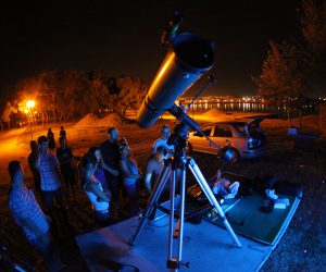 15.06.2011., Zadar - Na predjelu grada zvanom Punta Bajlo organizirano promatranje pomrcine Mjeseca. Astronomi okupljeni u lokalnoj udruzi organizirali su besplatno promatranje pomrcine uz pomoc teleskopa, laptopa i projektora. Photo: Filip Brala/PIXSELL