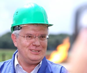 26.07.2012., Velika Hrastilnica, Kriz - U okviru eksploatacijskog polja Zutica u Blizini Ivanic-Grada u dva lezista istrazne busotine Hrastilnica 3 otkrivena je nafta te je tom prigodom INA organizirala konferenciju za medije. Zelimir Sikonja, Inin izvrsni direktor za istrazivanje i proizvodnju. rPhoto: Goran Stanzl/PIXSELL