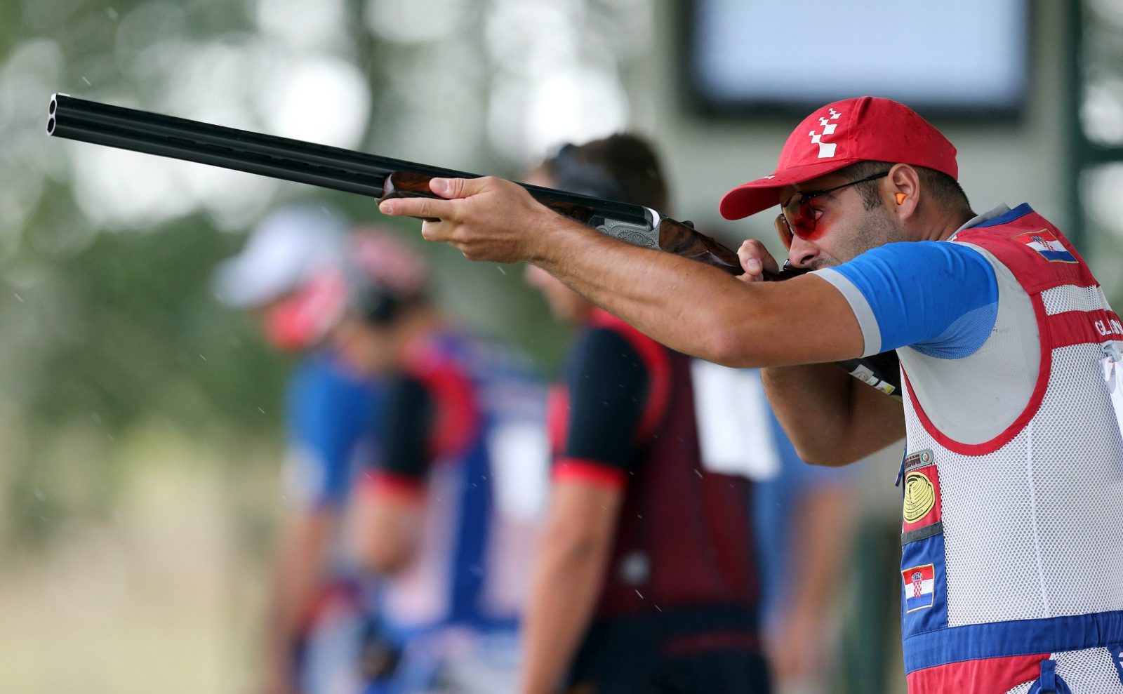 26.08.2012., Topolje - Na streljani SD Fazan Topolje pored Ivanic Grada, odrzano je Finale KUP-a Hrvatske u gadjanju letecih meta. Ovogodisnje finale okupilo je 30 najboljih hrvatskih strijelaca medju kojima je i sudionik Olimpijskih igara u Londonu Anton Glasnovic s bratom Josipom.rPhoto: Sanjin Strukic/PIXSELL