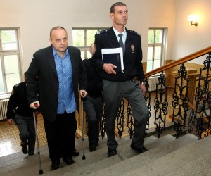 10.10.2012., Osijek - Na osjeckom Zupanijskom sudu nastavljeno sudjenje Vladimiru Milankovicu  i Dragi Bosnjaku, optuzenima za ratne zlocine u Sisku i na Banovini tijekom ratnih 1991. i 1992. godine. Vladimir Milankovic dolazi na sudrPhoto: Davor Javorovic/PIXSELL
