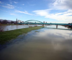 13.03.2018., Zagreb - Zbog naglog zatopljenja i topljenja snijega rijeka Sava se pocela izlijevati iz korita. rPhoto: Goran Stanzl/PIXSELL