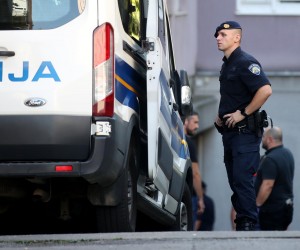 13.09.2022., Zagreb - Policija, kriminalisticka policija i istrazitelji u pretresu garaznog prostora stambene zgrade u naselju Srednjaci. Photo: Slavko Midzor/PIXSELL