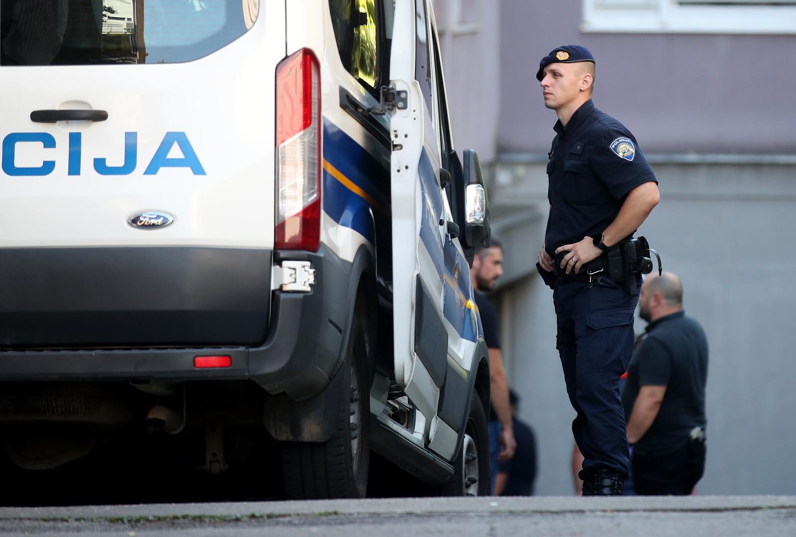 13.09.2022., Zagreb - Policija, kriminalisticka policija i istrazitelji u pretresu garaznog prostora stambene zgrade u naselju Srednjaci. Photo: Slavko Midzor/PIXSELL