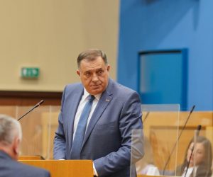 14.09.2022., Narodna skupcina RS, Banja Luka (BiH) – U Banja Luci se odrzava posebna sjednica Narodne skupstine Republike Srpske na kojoj poslanici razmatraju Prijedlog odluke o potvrdjivanju izjave srpskog clana Predsjednistva BiH Milorada Dodika o proglasenju Odluke o davanju agremana njemackom veleposlaniku u BiH stetnom po vitalne interese RS. Oporba u RS tvrdi da Dodik manipulise u predizbornom periodu i ne prisustvuje posebnoj sjednici NSRS, osim Nebojse Vukanovica i poslanika SPS-a. Photo: Dejan Rakita/PIXSELL/PIXSELL