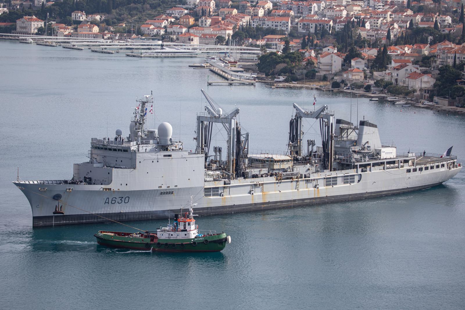 15.03.2022., Luka Gruz, Dubrovnik - Francuski ratni brod Marne uplovio u Luku Gruz. Rijec je o francuskom ratnom brodu Marne koji je povezan s francuskim nosacem zrakoplova Charles de Gaulle.  Photo: Grgo Jelavic/PIXSELL