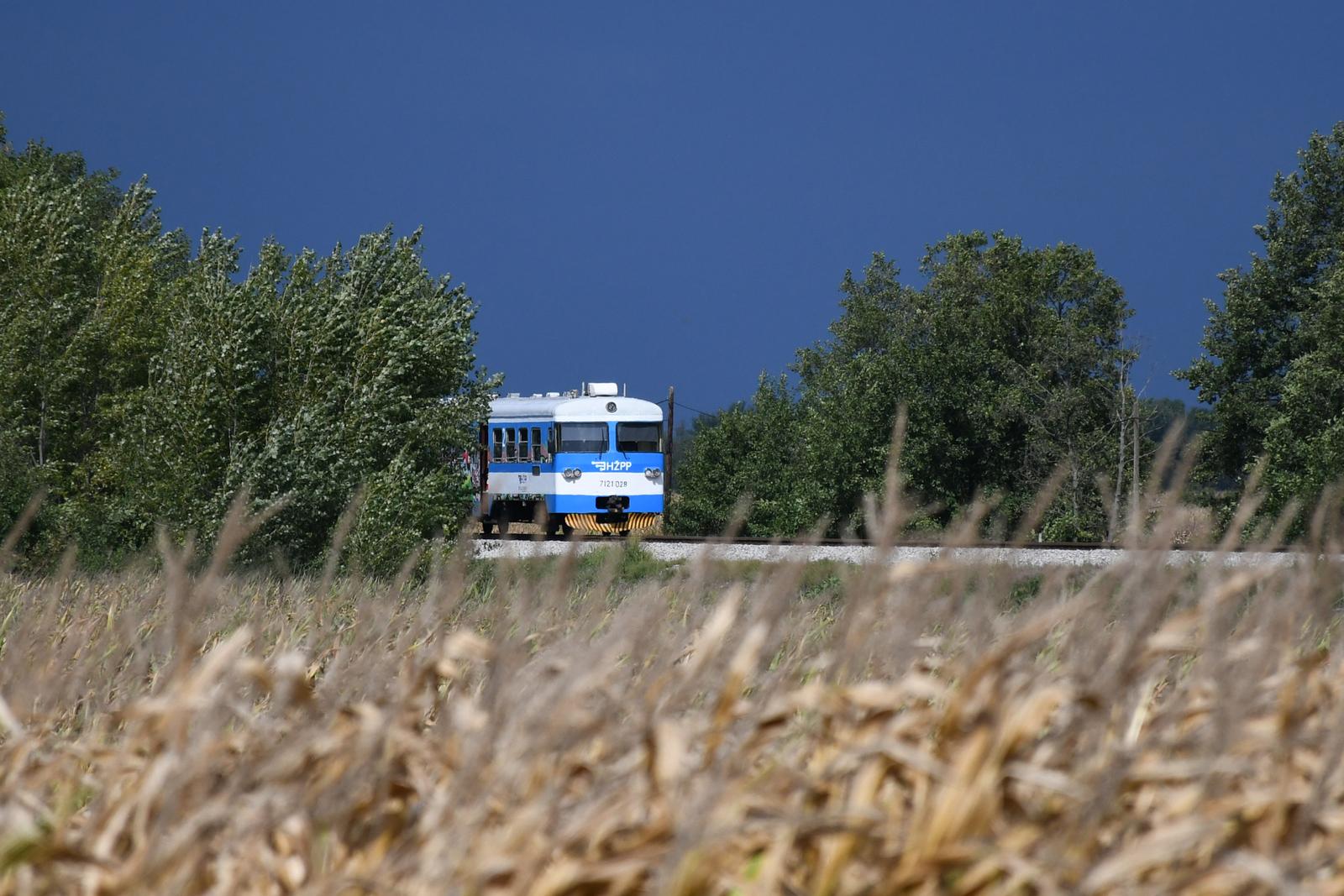 15.09.2022., Bolfan - Nedaleko Ludbrega u naletu vlaka na osobni automobil poginula je zena i dvoje cetverogodisnje djece, muskarac iz automobila prevezen je u bolnicu. Photo: Damir Spehar/PIXSELL