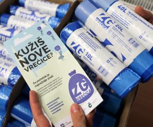 15.09.2022., Zagreb - Novi sustav odvoza otpada u Zagrebu s radom krece 1. listopada. Od danas su na prodajnim mjestima dostupne nove ZG vrecice. Izradjene su od recikliranog materijala i dolaze u velicinama od 10, 20 i 40 litara koje ce gradjani o svom trosku nabavljati u trgovackim centrima po cijeni od 20, 40, 80 kuna za deset komada, odnosno po 2,4 i 8 kn po jednoj vrecici. Photo: Emica Elvedji/PIXSELL