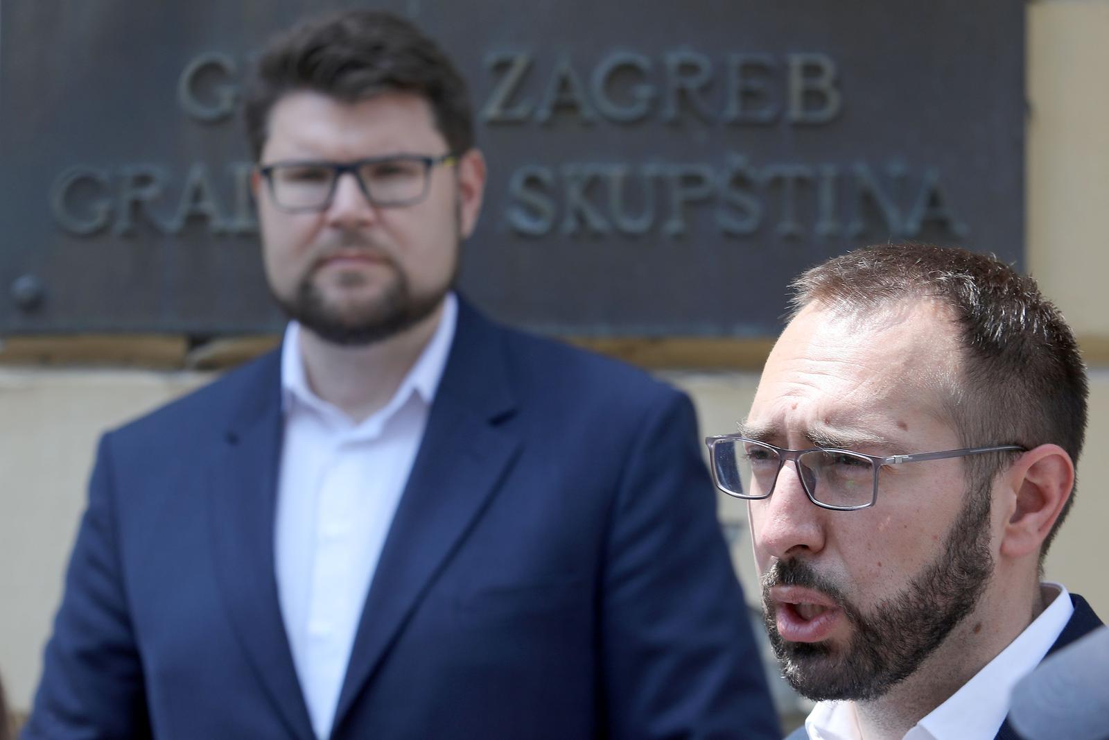 16.06.2021., Zagreb - Na konferenciji za medije odrzanoj ispred Stare gradske vijecnice Pedja Grbin i Tomislav Tomasevic predstavili su sporazum o suradnji u Gradskoj skupstini grada Zagreba. rPhoto: Patrik Macek/PIXSELL