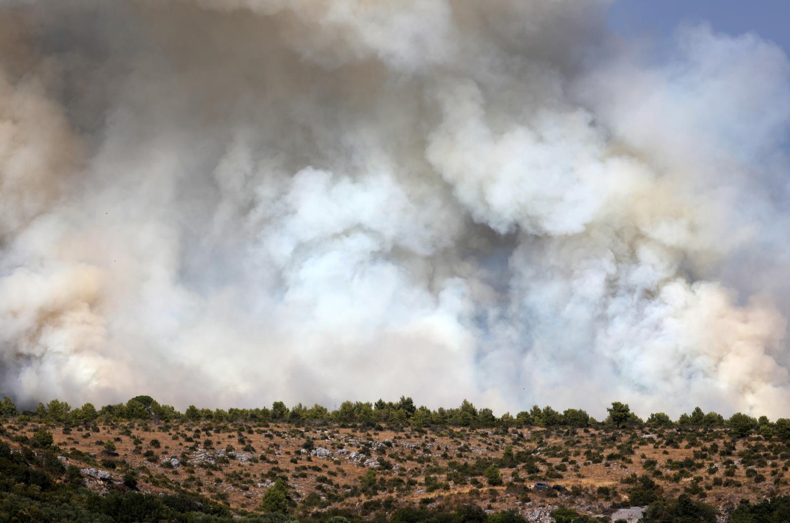 16.08.2022., Vrpolje - Veliki pozar u Vrpolju kod Sibenika uz kopnene snage gase i cetri kanadera.

 Photo: Dusko Jaramaz/PIXSELL