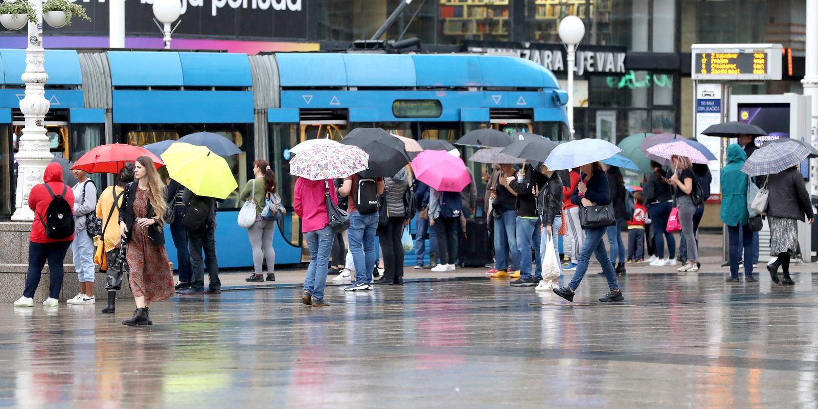16.09.2022., Zagreb - Nakon jucerasnjeg dana koji je obiljezila velika kolicina oborina, kisa u Zagrebu i dalje neprekidno pada. 
 Photo: Patrik Macek/PIXSELL