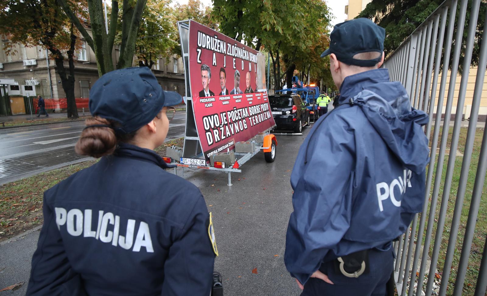 16.09.2022., Zagreb - Uoci pocetka optuznog  vijece za Marka Franciskovica ispred suda okupili su se njegovi istomisljenici  Photo: Slavko Midzor/PIXSELL