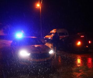 16.09.2022., Karlovac - U pucnjavi u naselju Lemic Brdo u Karlovcu jedna je osoba ubijena, a jedna ozlijedjena. Policijski sluzbenici postupanjem na terenu ubrzo su pronašli osobu koja se dovodi u vezu s ovim dogadjajem te je navedena osoba pod nadzorom policije. Policija je blokirala pristup kuci u kojoj se dogodila pucnjava. Photo: Kristina Stedul Fabac/PIXSELL
