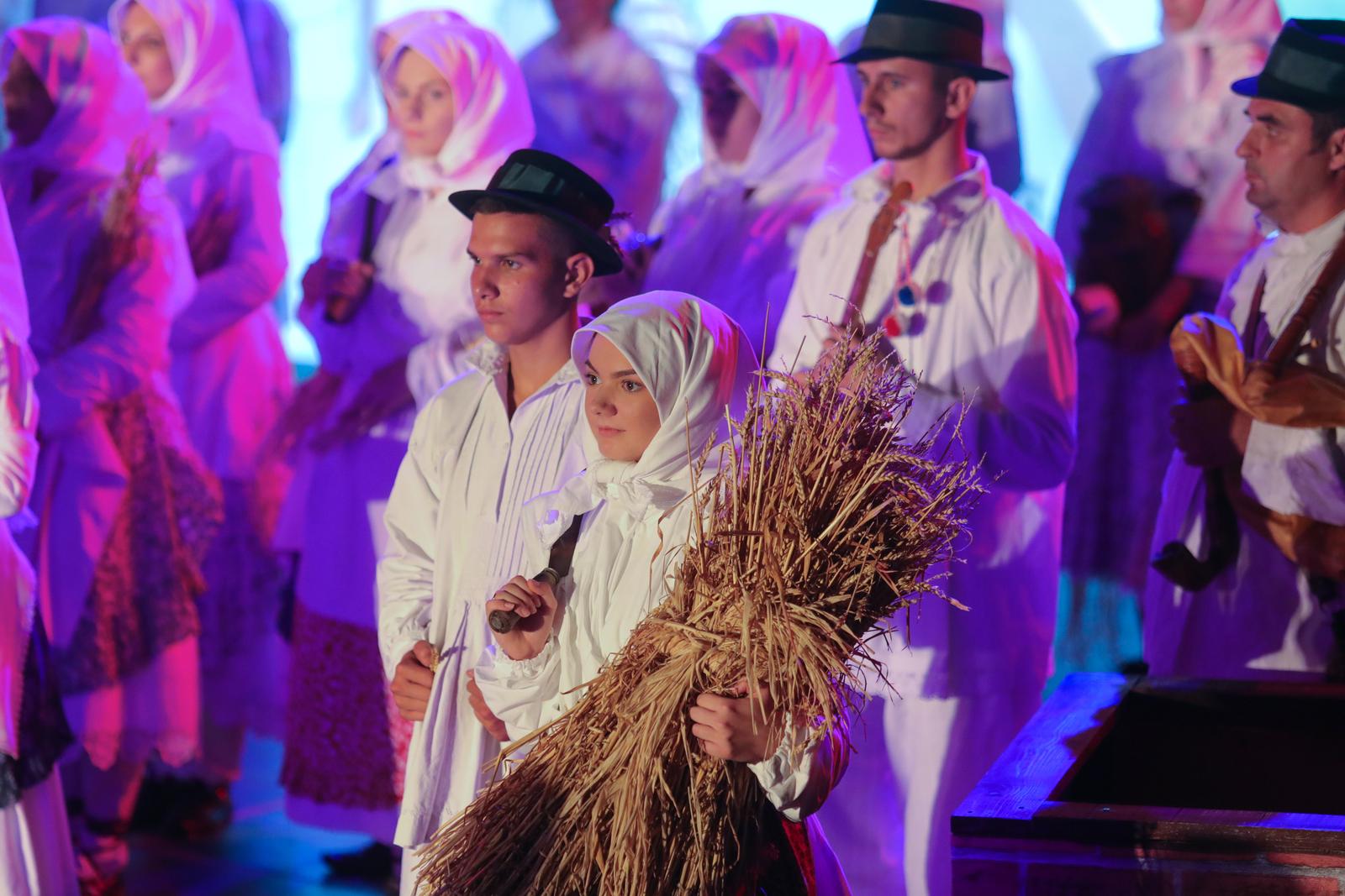 16.09.2022., Vinkovci - Svecano otvorenje 57. Vinkovackih jeseni, glazbeno-scenski program na temu ''Ravnico, sva u klasju zita zlatnoga''. Photo: Dubravka Petric/PIXSELL