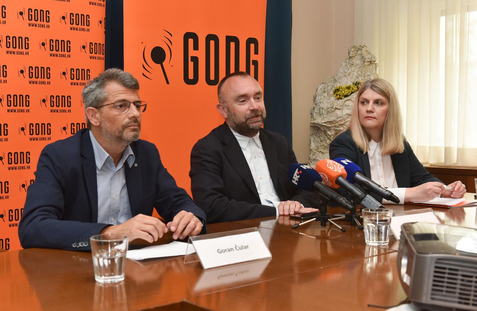 17.5.2022., Zagreb - U Hrvatskom novinarskom drustvu odrzana je Konferencija za medije "Gongovih 6 izbornih jedinica za ustavne izbore", na kojoj je Gong predstavoi svoje rjesenje, prema kojemu, sljedeci parlamentarni izbori ne bi bili neustavni. Na konferenciji za medije su sudjelovali Goran Cular, profesor na Fakultetu politickih znanosti (FPZ) i autor Gongove analize ‘Hoce li i sljedeci parlamentarni izbori u Hrvatskoj biti neustavni?’; Berto Salaj, predsjednik vijeca Gonga i profesor na FPZ-u i Oriana Ivkovc Novokmet, izvrsna direktorica Gonga. Photo: Davorin Visnjic/PIXSELL