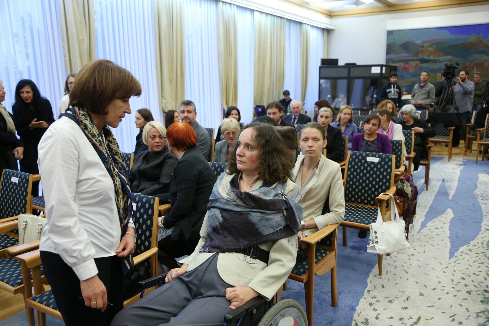 17.09.2013., Zagreb -  Predsjednik Republike Hrvatske Ivo Josipovic je u suradnji s UNDP-om Hrvatska i Autonomnom zenskom kucom odrzao okrugli stol povodom obiljezavanja Nacionalnog dana borbe protiv nasilja nad zenama, a na temu izmjene Kaznenog zakona i prijedloga novog Obiteljskog zakona. Pravobraniteljica za djecu Mila Jelavic i pravobraniteljica za osobe s invaliditetom Anka Slonjsak. Photo: Zeljko Lukunic/PIXSELL