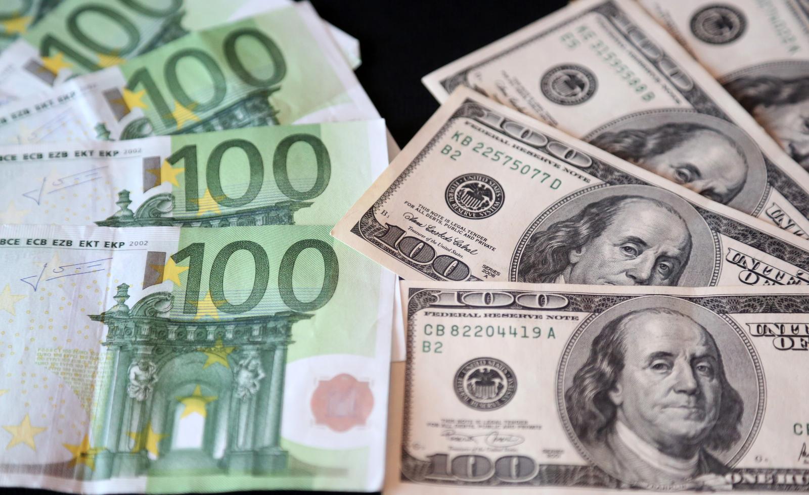 18.03.2015., Sibenik - Trzisni analiticari procjenjuju da ce vrijednost eura i americkog dolara uskoro biti izjednacena te da bi europska valuta mogla dodatno oslabjeti."nPhoto: Dusko Jaramaz/PIXSELL