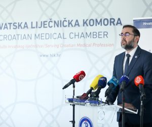 18.07.2022., Zagreb, Hrvatski lijecnicki sindikat i Hrvatska lijecnička komora - pressica o sustava koeficijenata za place, radnopravnog statusa lijecnika i posljedica za buducnost hrvatskog javnog zdravstvenog sustava. Govorili su mr.sc. Renata Culinovic-Caic, predsjednica HLS-a i doc.dr.sc. Kresimir Luetic, predsjednik HLK-a, Vesna Potocki Rukavina i primarijus Boris Ujevic Photo: Emica Elvedji/PIXSELL