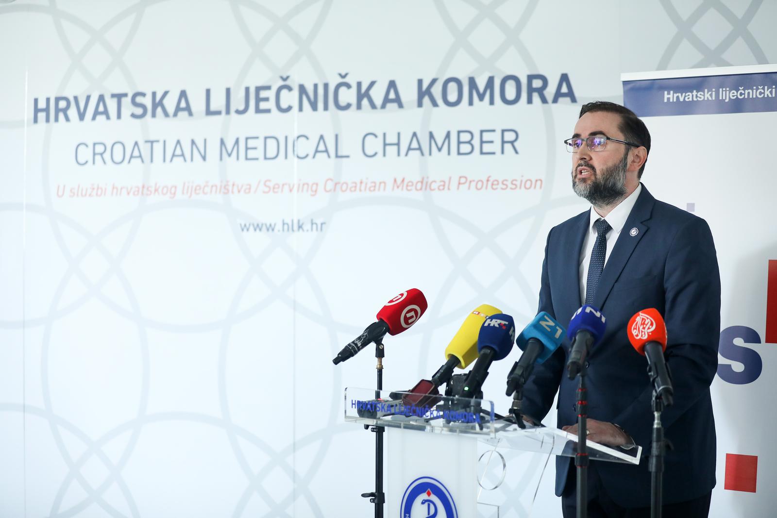 18.07.2022., Zagreb, Hrvatski lijecnicki sindikat i Hrvatska lijecnička komora - pressica o sustava koeficijenata za place, radnopravnog statusa lijecnika i posljedica za buducnost hrvatskog javnog zdravstvenog sustava. Govorili su mr.sc. Renata Culinovic-Caic, predsjednica HLS-a i doc.dr.sc. Kresimir Luetic, predsjednik HLK-a, Vesna Potocki Rukavina i primarijus Boris Ujevic Photo: Emica Elvedji/PIXSELL