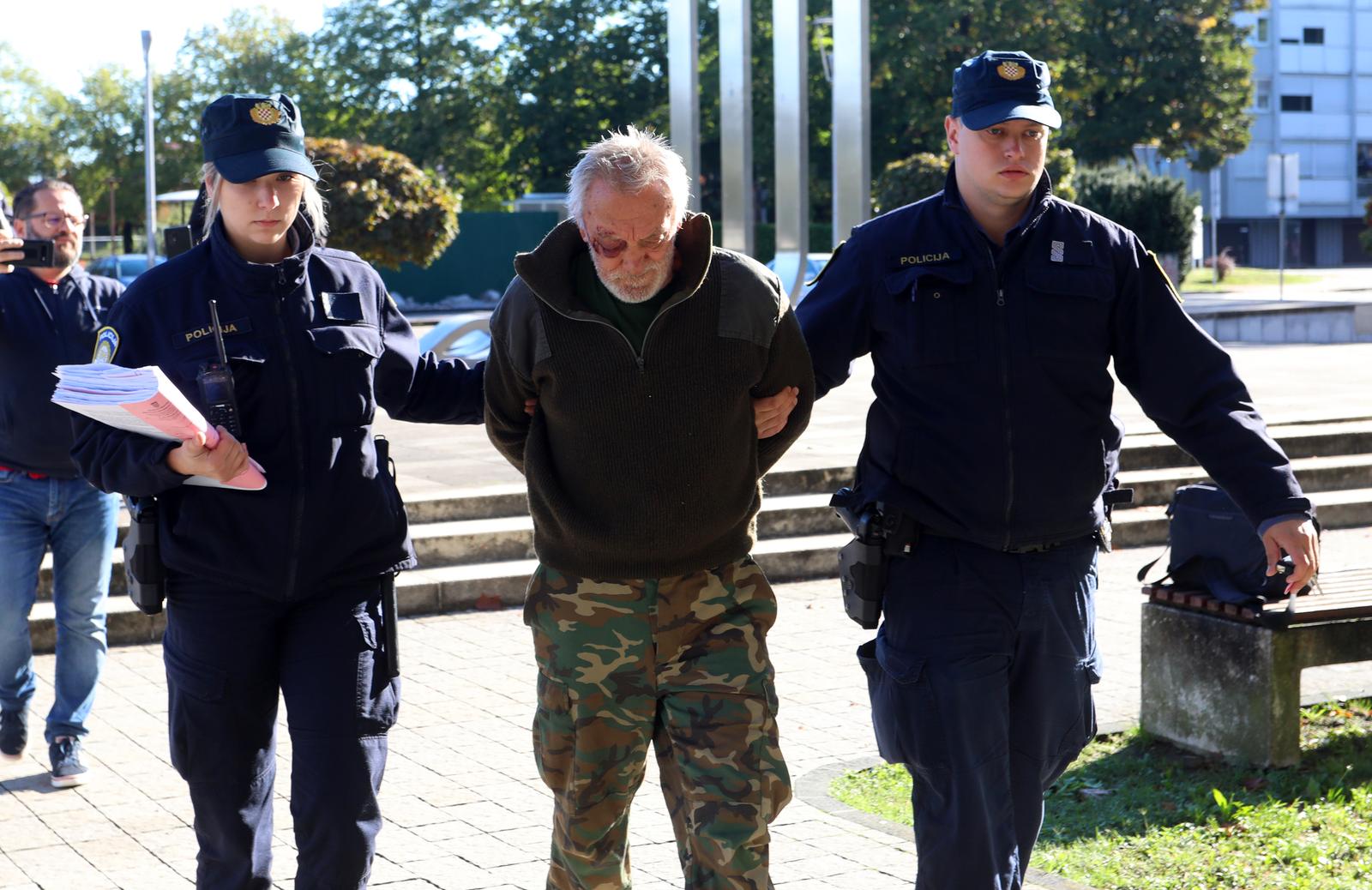 18.09.2022., Karlovac -  Privodjenje Ivice Pavlacica, osumnjicenog za ubojstvo u Lemic brdu 
 Photo: Kristina Stedul Fabac/PIXSELL