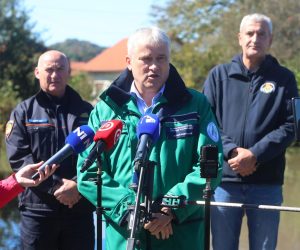 18.09.2022., Karlovac - Poplavljeno mjesto Brodarci u okolici Karlovca obisli su direktor Hrvatskih voda Zoran Djurokovic, zupanica Karlovacke zupanije Martina Furdek Hajdin, gradonacelnik Karlovca Damir Mandic i ravnatelj ravnateljstva Civilne zastite Damir Trut.
 Photo: Kristina Stedul Fabac/PIXSELL