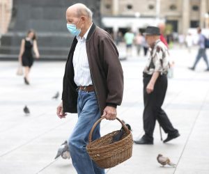 19.08.2022., Zagreb - S mirovinama koje ce za kolovoz biti isplacene u rujnu umirovljenici mogu ocekivati povecanje od nesto iznad 6 posto. Razlika ce biti isplacena i za mirovine za srpanj, a indeksacija je provedena zbog rasta cijena i rasta placa u Hrvatskoj.
 Photo: Patrik Macek/PIXSELL