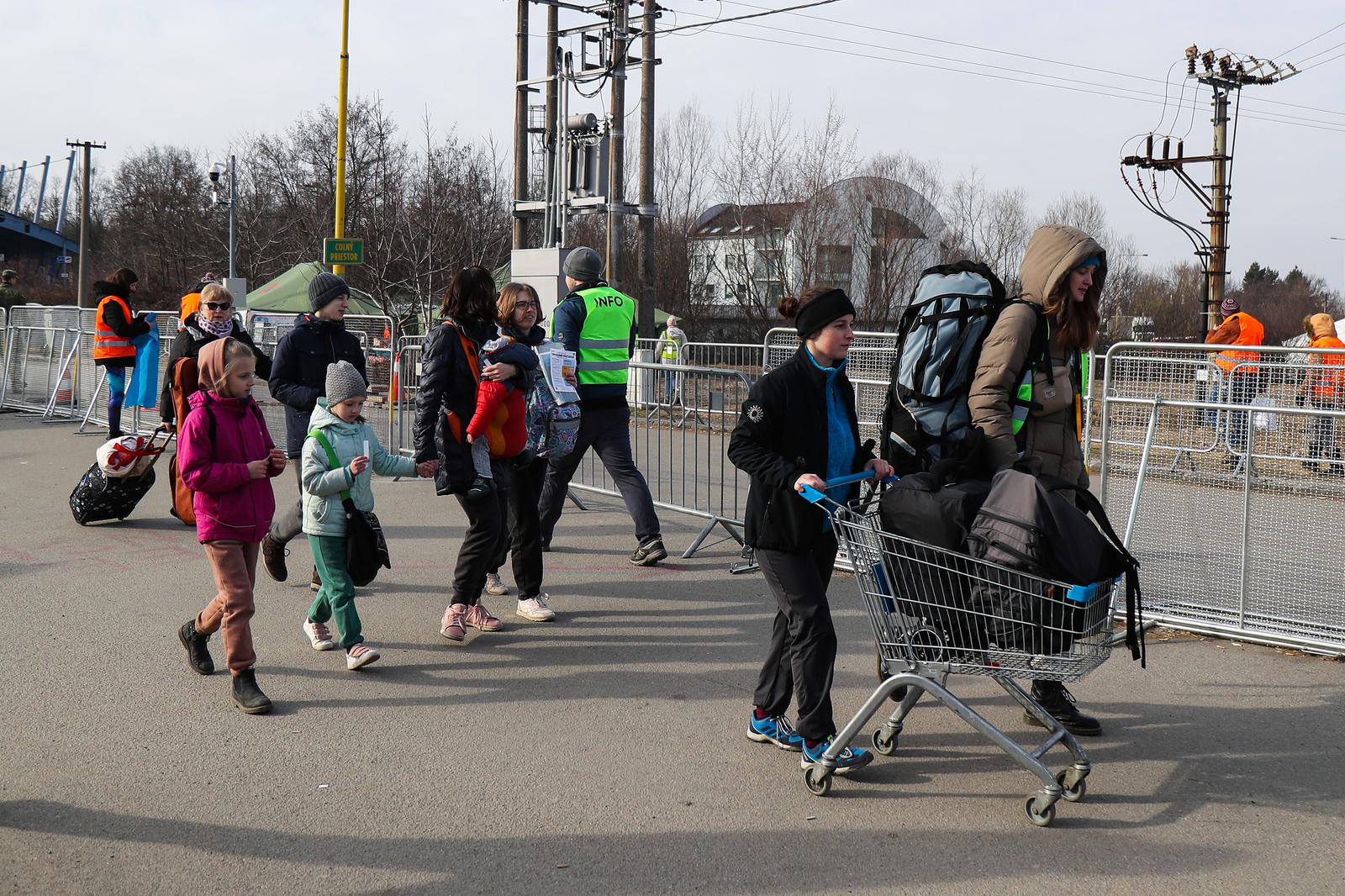 20.03.2022., Visne Nemecke, Slovacka - Granicni prijelaz Slovacko Ukrajinske granice Visne Nemecke na koji pristizu izbjeglice iz ratom zahvacene Ukrajine.  Photo: Luka Stanzl/PIXSELL