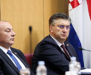 20.04.2022., Zagreb - Saborskim aktualnim prijepodnevom, na kojemu 40 zastupnika postavlja pitanja clanovima Vlade RH, Hrvatski sabor pocinje novu, 11. sjednicu. potpredsjednik Vlade i ministar branitelja Tomo Medved, predsjednik Vlade Andrej Plenkovic. Photo: Emica Elvedji/PIXSELL