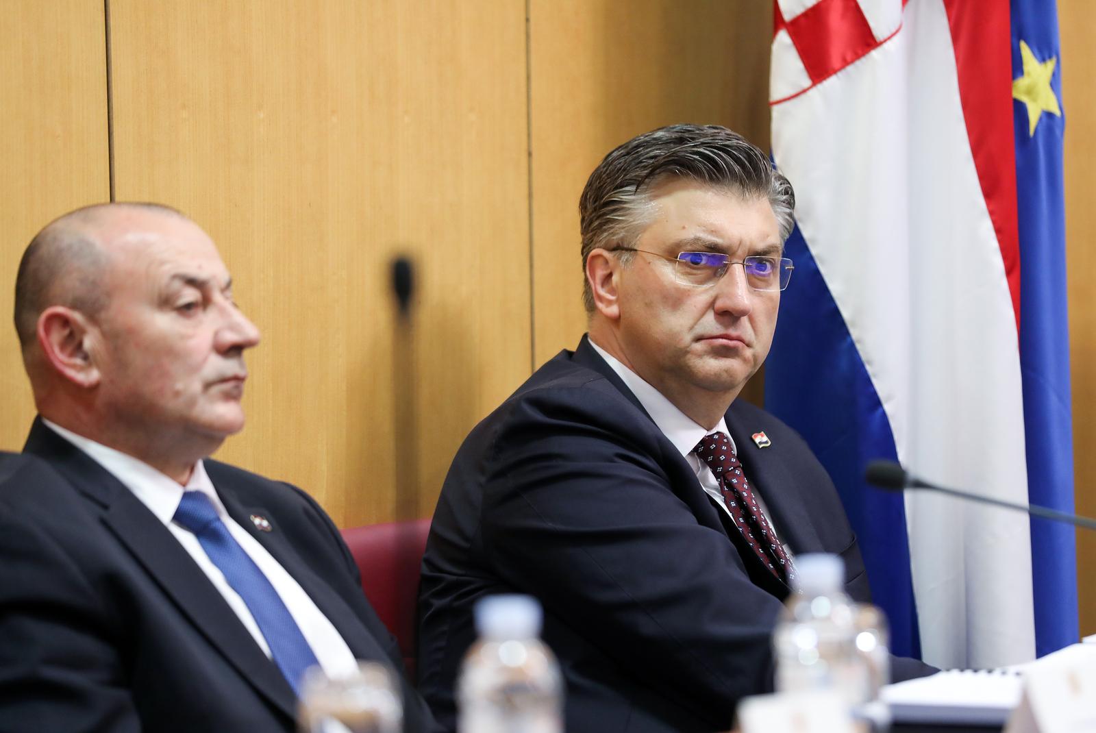 20.04.2022., Zagreb - Saborskim aktualnim prijepodnevom, na kojemu 40 zastupnika postavlja pitanja clanovima Vlade RH, Hrvatski sabor pocinje novu, 11. sjednicu. potpredsjednik Vlade i ministar branitelja Tomo Medved, predsjednik Vlade Andrej Plenkovic. Photo: Emica Elvedji/PIXSELL