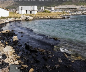 21.09.2022., Split - U tijeku je sanacija mazuta kod Brodosplita u kastelanskom zaljevu.  Photo: Milan Sabic/PIXSELL