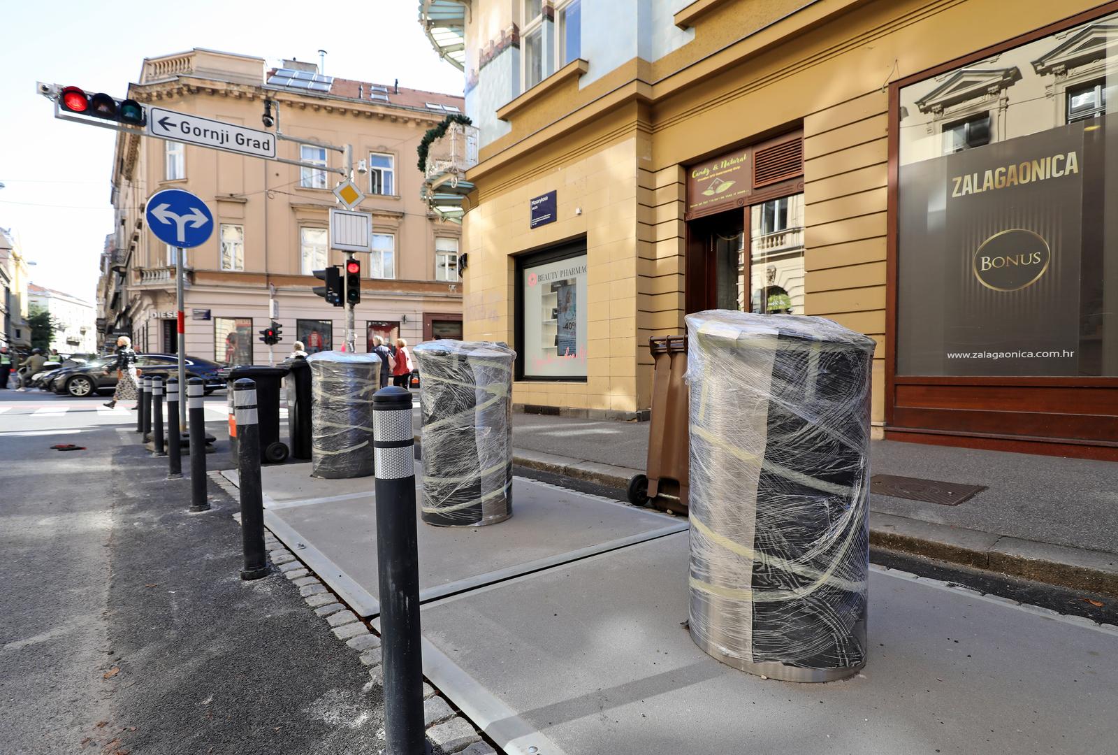 22.09.2022., Zagreb - U Masarykovoj ulici postavljeni su podzemni spremnici za otpad. Photo: Jurica Galoic/PIXSELL
