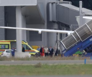 22.09.2022., Zagreb - Vjekoslav Prebeg sletio je u zracnu luku Franjo Tudjman nakon razmjene zarobljenika gdje ga su ga docekala kola hitne pomoci. Desetorica stranih ratnih zarobljenika, medju kojima je i Vjekoslav Prebeg, oslobodjena su u sklopu razmjene zatvorenika izmedju Rusije i Ukrajine. Prebeg je uhicen u svibnju kod Mariupolja i optuzen da je kao ukrajinski placenik sudjelovao u rusenju vlasti te mu je prijetila smrtna kazna. U kolovozu se izjasnio da nije kriv pred sudom u tzv. Doneckoj Narodnoj Republici gdje mu se sudilo s trojicom Britanaca i Svedjaninom. Photo: Igor Kralj/PIXSELL