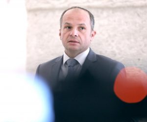 23.09.2022., Zagreb - Na konferenciji za medije odrzanoj u Saboru zastupnik Sinisa Hajdas Doncic govorio je o stanju u VSOA.
 Photo: Patrik Macek/PIXSELL