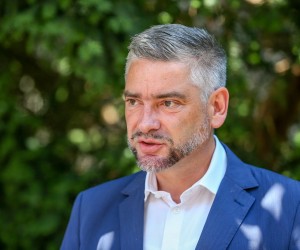 25.07.2022., Pula - Nakon sjednice Koordinacijskog tijela za pracenje stanja vodoopskrbe u Istarskoj zupaniji, kojom predsjeda istarski zupan Boris Miletic, u dvoristu zupanije odrzana je konferencij za medije. Zupan Boris Miletic.  Photo: Srecko Niketic/PIXSELL