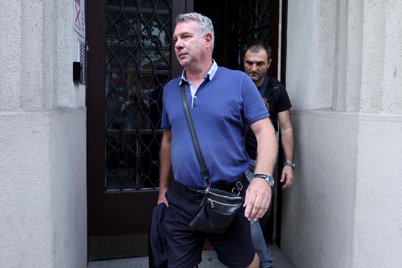 27.08.2022., Zagreb - Pretres ureda odvjetnika Josipa Surjaka u Boskovicevoj ulici. Josip Surjak uhicen je u akciji policije i USKOK-a zbog sumnje u malverzacije u kojima je INA ostecena za vise od 100 milijuna kuna.  Photo: Igor Kralj/PIXSELL