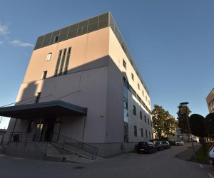 28.02.2020., Zadar - U Opcoj bolnici Zadar do daljnjega su zabranjene posjete na svim odjelima. Zabrana je donesena kao mjera predostroznosti zbog gripe i koronavirusa. Photo: Dino Stanin/PIXSELL