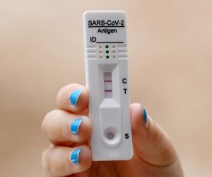 29.07.2022., Sibenik - U posljednjih nekolko dana u Republici Hrvatskoj povecan je broj zarazenih koronavirusom. Pozitivan test na koronavirus. Photo: Hrvoje Jelavic/PIXSELL