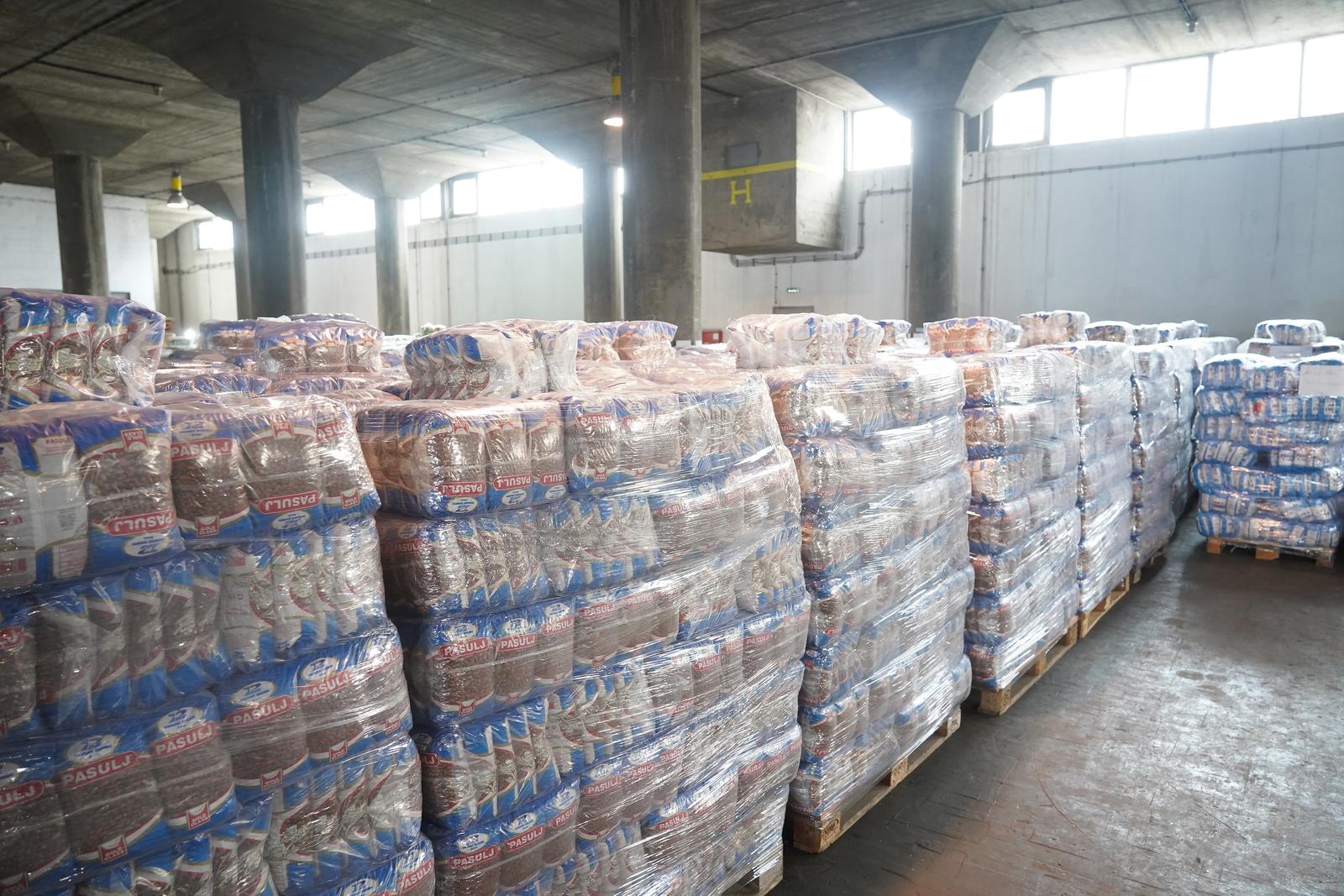 29, May, 2022, Belgrade - The President of the Republic of Serbia, Aleksandar Vucic, visited the warehouse of the Republic Directorate for Commodity Reserves - General Cargo Warehouse, Belgrade. Photo: Antonio Ahel/ATAImages

29, maj, 2022, Beograd - Predsednik Republike Srbije Aleksandar Vucic obisao je skladista Republicke direkcije za robne rezerve - Skladiste generalnog tereta Beograd. Photo: Antonio Ahel/ATAImages Photo: Antonio Ahel/ATAImages/PIXSELL