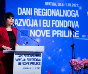 30.09.2021., Opatija - Ministarstvo regionalnoga razvoja i fondova Europske unije organizira dvodnevnu hibridnu konferenciju pod nazivom Dani regionalnoga razvoja i fondova EU - Nove prilike. Sudionicima ce biti predstavljeni Visegodisnji financijski okvir 2021.-2027. kao i Nacionalni plan oporavka i otpornosti. Na konferenciji su govorili potpredsjednik Vlade i ministar financija Zdravko Maric, ministrica regionalnoga razvoja i fondova Europske unije Natasa Tramisak. Photo: Nel Pavletic/PIXSELL