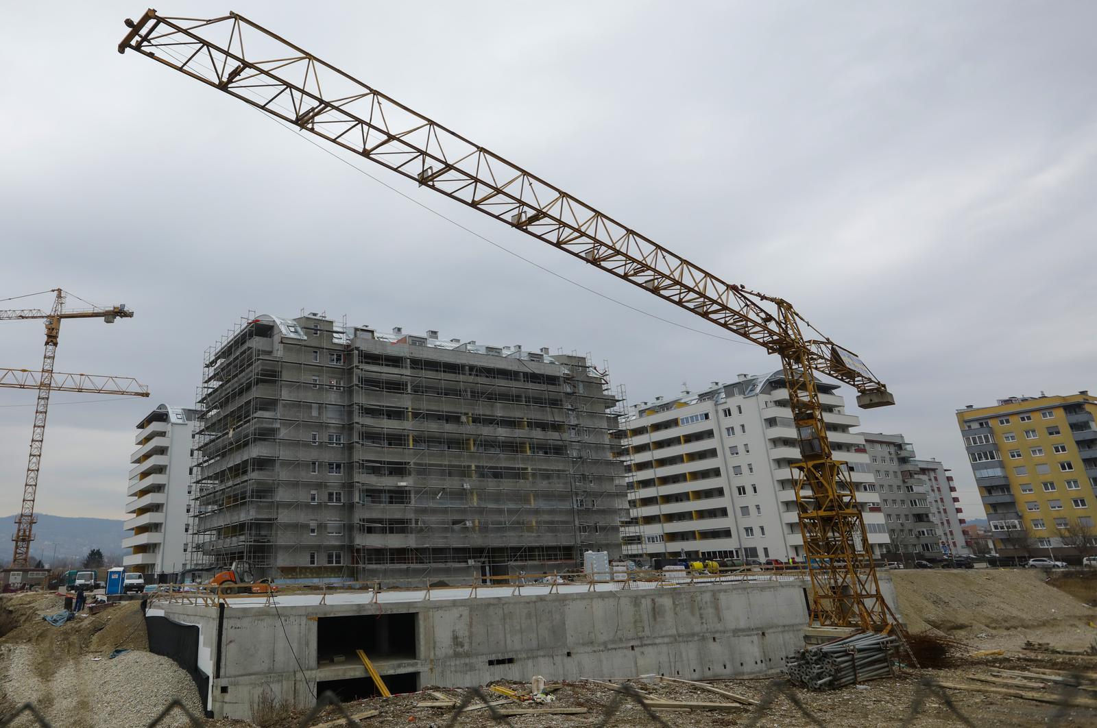 31.01.2022.,Zagreb, novi krug prijava za subvencionirane stambene kredite pocinje u ozujku. Javni poziv za dostavu ponuda zainteresiranih kreditnih institucija vezanih uz visinu kamatnih stopa, sto je ujedno i prvi korak prema raspisu novog javnog poziva za gradjane, biti ce objavljen sredinom veljace. U prvoj polovici ozujka trebao bi biti raspisan javni poziv za gradjane. Mjeru mogu iskoristiti svi gradjani Hrvatske koji su mladji od 45 godina te koji u svom vlasnistvu nemaju stan ili kucu. Subvencioniranje kredita odobrava se za kupnju stana ili kuce, odnosno gradnju kuce do najviše 1.500 eura po metru kvadratnom odnosno do najviseg iznosa kredita od 100.000 eura u kunskoj protuvrijednosti. Rok otplate kredita ne smije biti kraci od 15 godina.  Photo: Robert Anic/PIXSELL