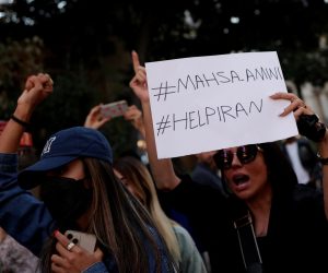 A demonstrator shouts slogans while holding a sign during a protest in solidarity with women in Iran following the death of a young Iranian woman, Mahsa Amini, in central Istanbul, Turkey September 20, 2022. REUTERS/Murad Sezer Photo: MURAD SEZER/REUTERS